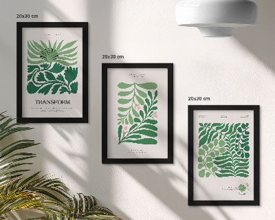 Tríptico enmarcado Un conjunto de hojas verdes y plantas de diversas formas.