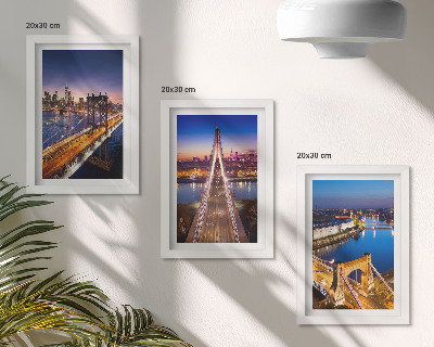 Juego de 3 cuadros decorativos Vistas nocturnas de ciudades con puentes y ríos.