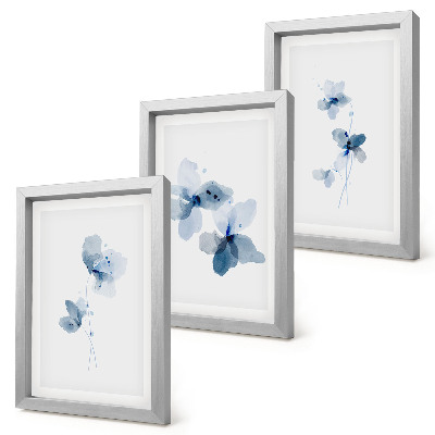 Juego de 3 cuadros decorativos Flores en tonos azules sobre un fondo claro