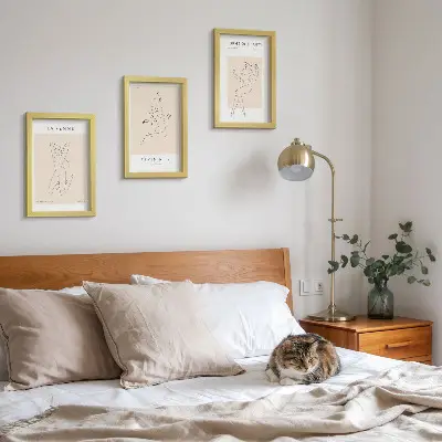 Juego de 3 cuadros decorativos con siluetas lineales de mujeres en estilo minimalista