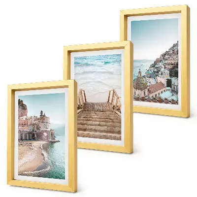 Tríptico enmarcado vistas veraniegas con arquitectura costera y playa en tonos pastel