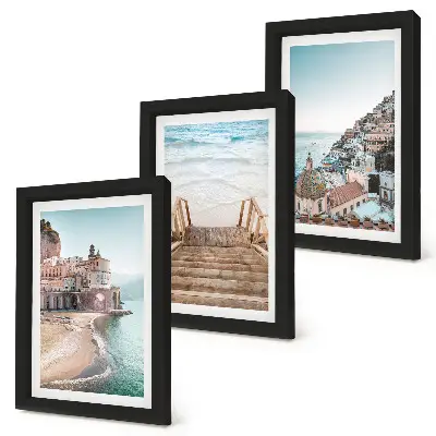 Tríptico enmarcado vistas veraniegas con arquitectura costera y playa en tonos pastel