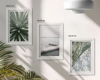 Tríptico enmarcado de planta de hojas de palma y puente de madera