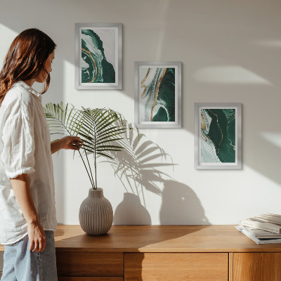 Tríptico enmarcado Diseños abstractos de pintura en verde y blanco.