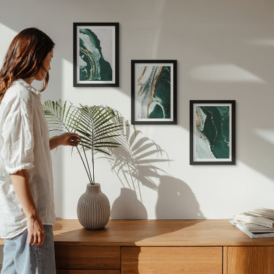 Tríptico enmarcado Diseños abstractos de pintura en verde y blanco.