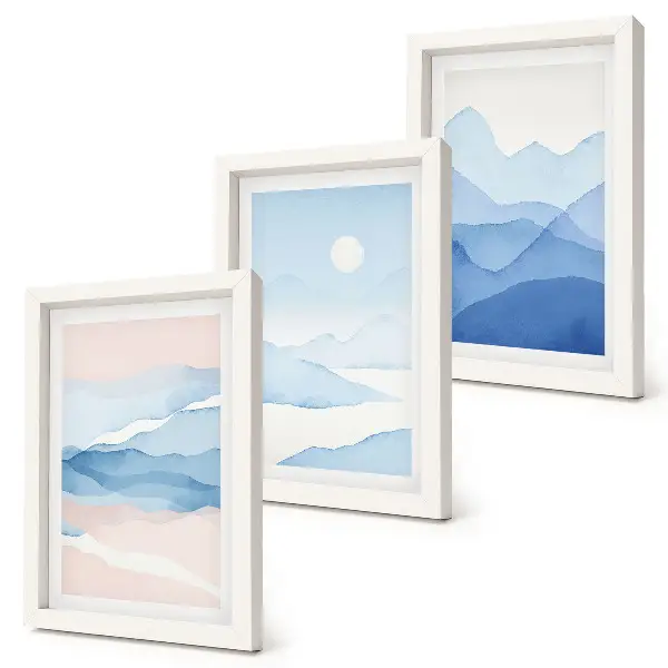 Tríptico de paisajes de montaña en acuarela en tonos azules y rosas enmarcado