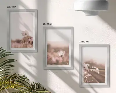 Tríptico enmarcado de flores silvestres en los prados en verano con estilo de paisaje romántico