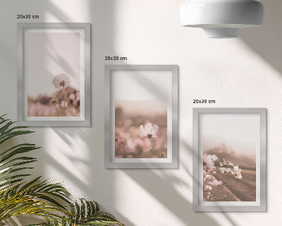 Tríptico enmarcado Flores silvestres en los prados en verano, paisajes románticos.