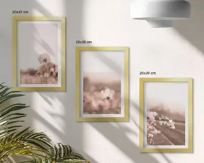 Tríptico enmarcado de flores silvestres en los prados en verano con estilo de paisaje romántico
