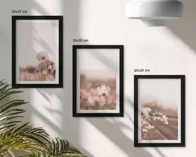 Tríptico enmarcado de flores silvestres en los prados en verano con estilo de paisaje romántico