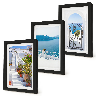 Juego de 3 cuadros decorativos Escaleras blancas con plantas, vistas al mar y puerta.