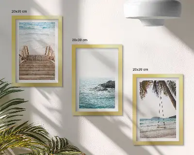 Tríptico enmarcado escaleras a la playa con vistas al mar y columpio de palmera