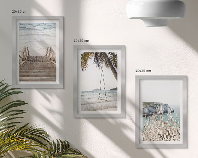 Juego de 3 cuadros decorativos Playa con escaleras de madera y columpio junto al mar.
