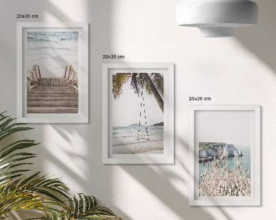 Juego de 3 cuadros decorativos Playa con escaleras de madera y columpio junto al mar.
