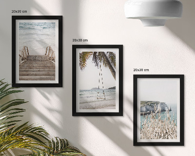 Juego de 3 cuadros decorativos Playa con escaleras de madera y columpio junto al mar.