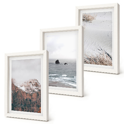 Tríptico enmarcado Montañas, nubes, mar y arena en tonos naturales.