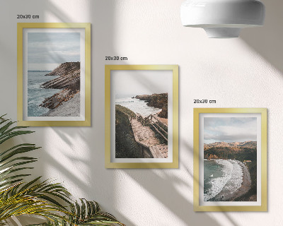 Juego de 3 cuadros decorativos Vistas costeras con acantilados y paisajes de playa.