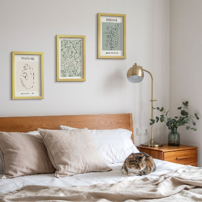 Juego de 3 cuadros decorativos Líneas y motivos vegetales en un estilo minimalista.