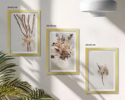 Tríptico enmarcado flores y ramas con un estilo natural minimalista