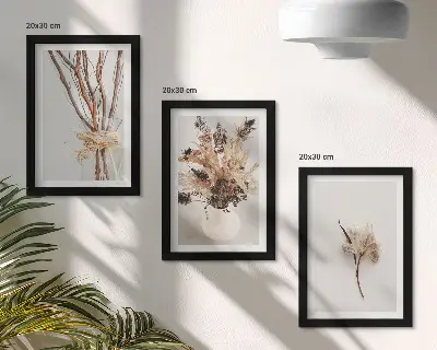 Tríptico enmarcado flores y ramas con un estilo natural minimalista