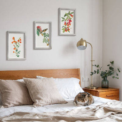 Juego de 3 cuadros decorativos Flores retro pintadas y un pájaro en una rama.
