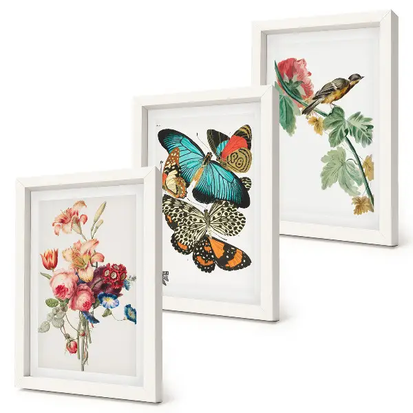 Tríptico enmarcado con diseño de flores mariposas y un pájaro en tonos pastel