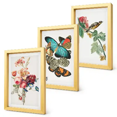 Tríptico enmarcado con diseño de flores mariposas y un pájaro en tonos pastel