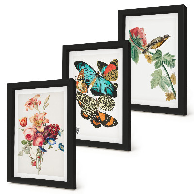 Tríptico enmarcado Flores, mariposas y un pájaro en tonos pastel.