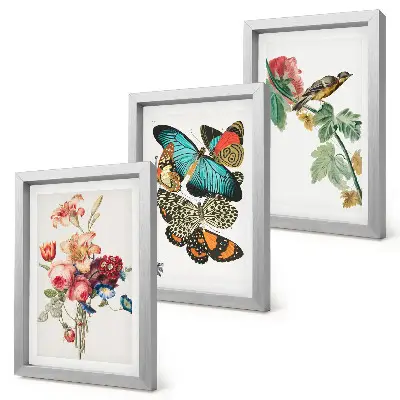 Tríptico enmarcado con diseño de flores mariposas y un pájaro en tonos pastel