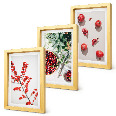 Juego de 3 cuadros decorativos Frutas rojas y plantas en un estilo minimalista.