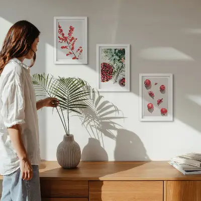 Juego de 3 cuadros decorativos con diseño minimalista de frutas rojas y plantas