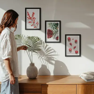Juego de 3 cuadros decorativos con diseño minimalista de frutas rojas y plantas