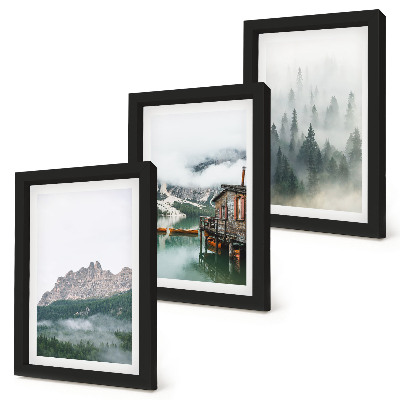 Tríptico enmarcado Montañas, lago, cabaña y niebla en el bosque.