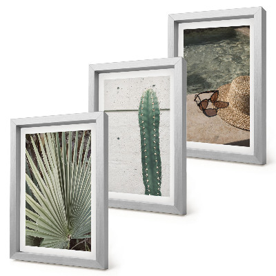 Juego de 3 cuadros decorativos Plantas tropicales y accesorios para vacaciones junto al agua.