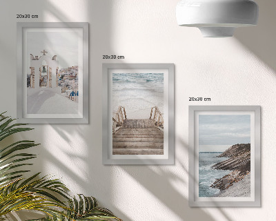 Tríptico enmarcado Vistas del mar y la arquitectura de Santorini contra el cielo.