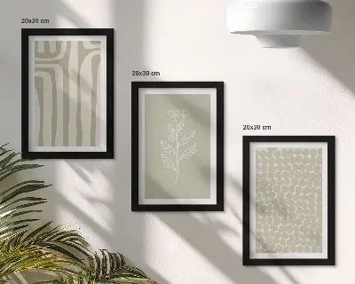 Tríptico enmarcado con diseños vegetales y geométricos en colores apagados