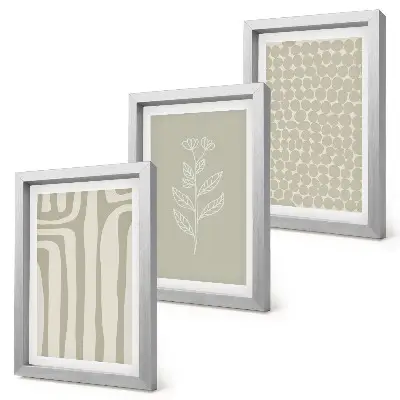 Tríptico enmarcado con diseños vegetales y geométricos en colores apagados