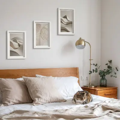 Juego de 3 cuadros decorativos con diseño de ondas y estructuras abstractas en tonos beige