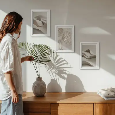 Juego de 3 cuadros decorativos con diseño de ondas y estructuras abstractas en tonos beige