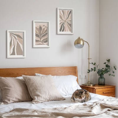 Tríptico enmarcado Diseños abstractos de plantas en tonos beige y marrón.