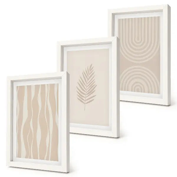 Tríptico enmarcado con diseños en tonos beige y motivos vegetales