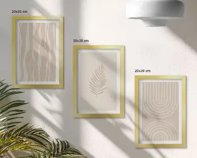 Tríptico enmarcado con diseños en tonos beige y motivos vegetales