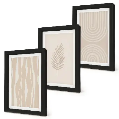 Tríptico enmarcado con diseños en tonos beige y motivos vegetales
