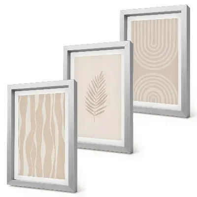 Tríptico enmarcado con diseños en tonos beige y motivos vegetales