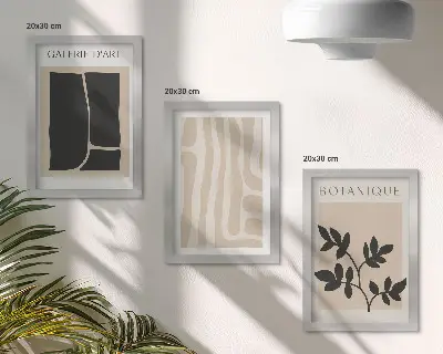 Tríptico enmarcado con formas abstractas y motivos vegetales en tonos neutros