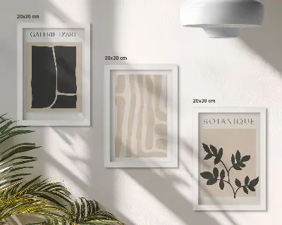 Tríptico enmarcado con formas abstractas y motivos vegetales en tonos neutros