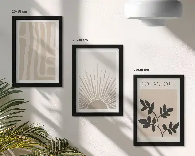 Tríptico enmarcado con diseños abstractos y detalles florales en tonos neutros