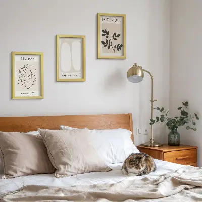 Tríptico de pinturas minimalistas de Matisse con motivos vegetales enmarcado