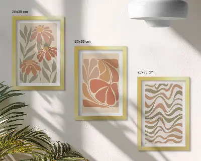 Tríptico de flores en tonos pastel y patrones abstractos enmarcado