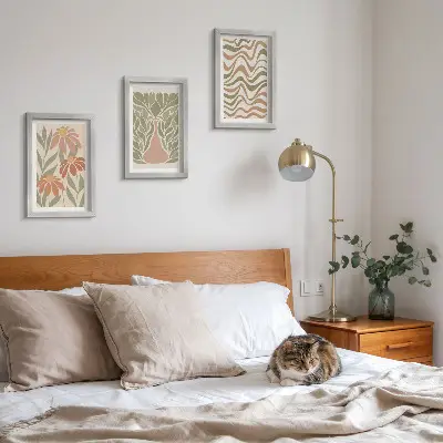 Juego de 3 cuadros decorativos con ilustraciones florales abstractas y onduladas en tonos pastel
